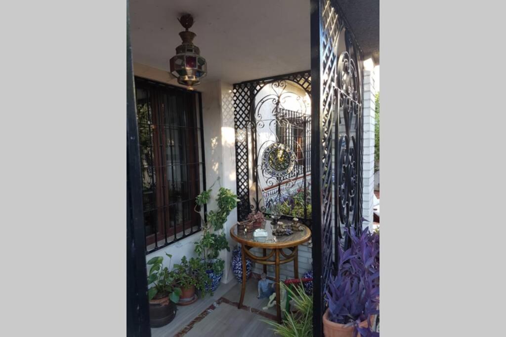 Casa En Granada Con Hermoso Jardin, Parking Calle Exterior photo